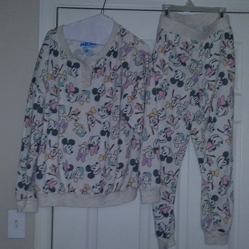 New Disney pajamas Set Beautiful "sold"